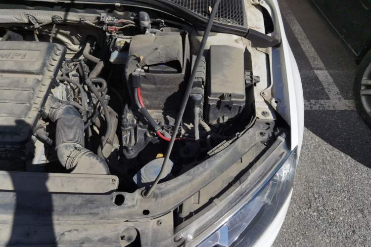 Used Skoda Octavia 2015 1.6L Automatic Yijun Edition Engine Bay Left