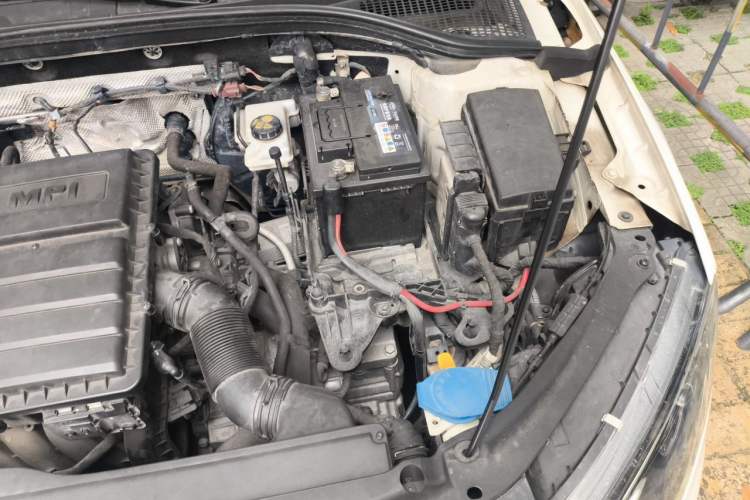 Used Skoda Octavia 2015 1.6L Automatic Yijie Edition Engine Bay Left