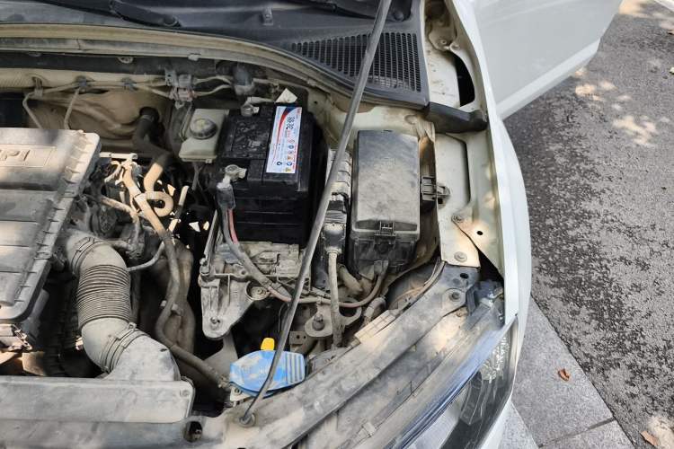 Used Skoda Octavia 2015 1.6L Manual Yijie Edition Engine Bay Left