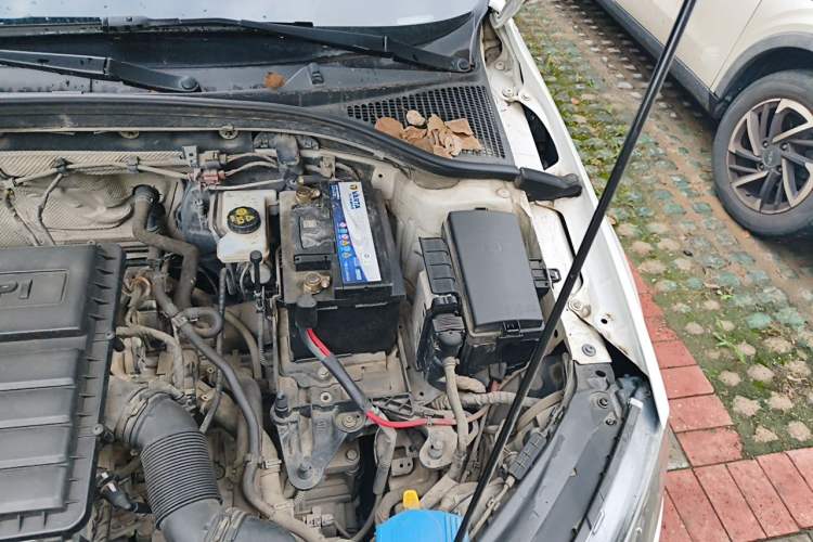 Used Skoda Octavia 2015 1.6L Automatic Yijie Edition Engine Bay Left