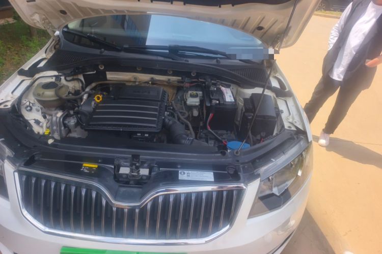 Used Skoda Octavia 2015 1.6L Manual Yijun Edition Engine Bay Left