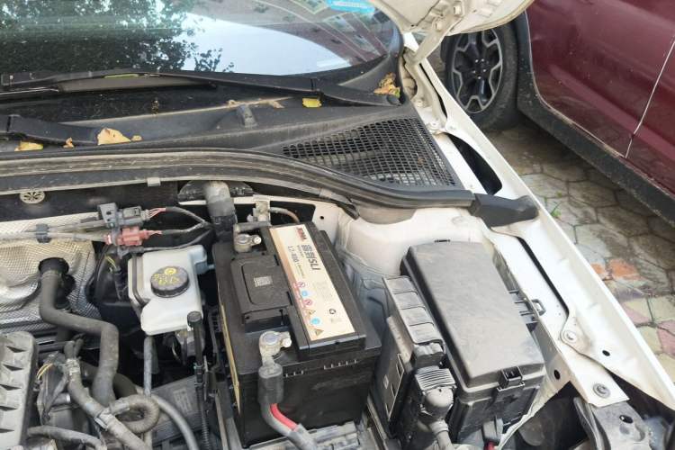 Used Skoda Octavia 2015 1.6L Automatic Yijie Edition Engine Bay Left
