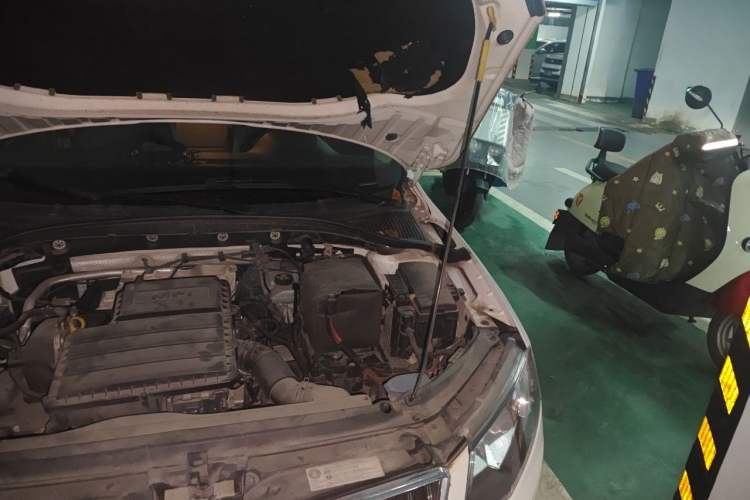 Used Skoda Octavia 2015 1.6L Automatic Yijun Edition Engine Bay Left