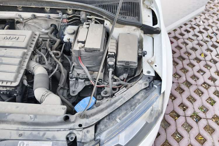 Used Skoda Octavia 2015 1.6L Automatic Yijun Edition Engine Bay Left