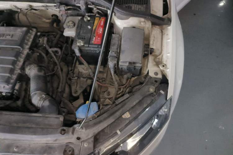 Used Skoda Octavia 2015 1.6L Manual Yijie Edition Engine Bay Left