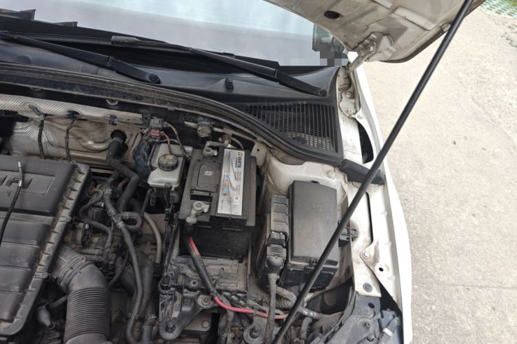 Used Skoda Octavia 2015 1.6L Automatic Yijie Edition Engine Bay Left