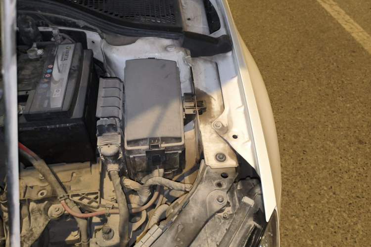 Used Skoda Octavia 2015 1.6L Automatic Yijun Edition Engine Bay Left