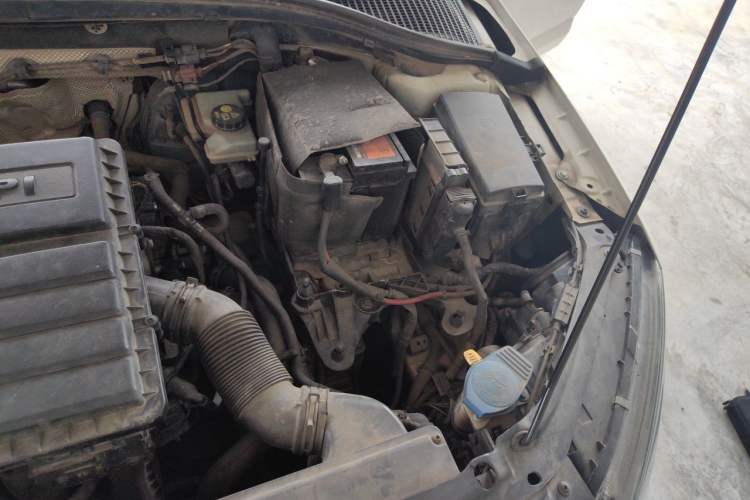 Used Skoda Octavia 2015 1.6L Automatic Yijun Edition Engine Bay Left
