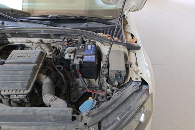Used Skoda Octavia 2015 1.6L Automatic Yijun Edition Engine Bay Left