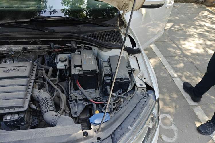 Used Skoda Octavia 2015 1.6L Automatic Yijun Edition Engine Bay Left