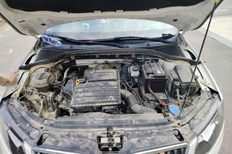 Used Skoda Octavia 2015 1.6L Automatic Yijun Edition Engine Bay
