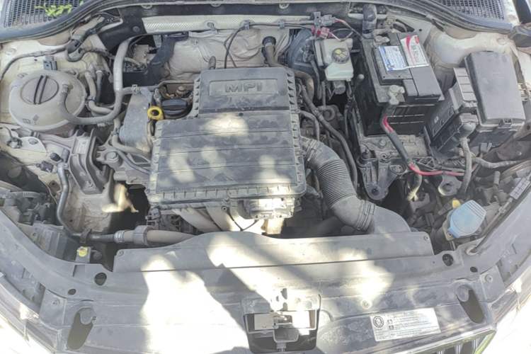 Used Skoda Octavia 2015 1.6L Automatic Yijie Edition Engine Bay