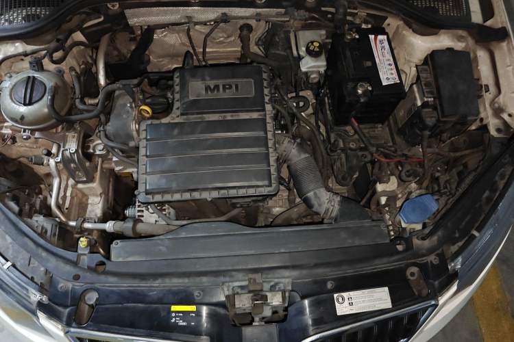 Used Skoda Octavia 2015 1.6L Automatic Yijie Edition Engine Bay