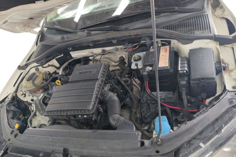 Used Skoda Octavia 2015 1.6L Automatic Yijun Edition Engine Bay
