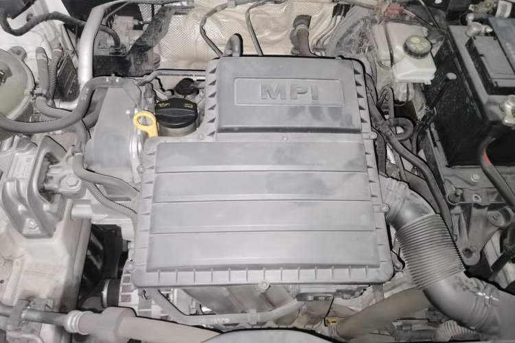 Used Skoda Octavia 2015 1.6L Automatic Yijie Edition Engine Bay