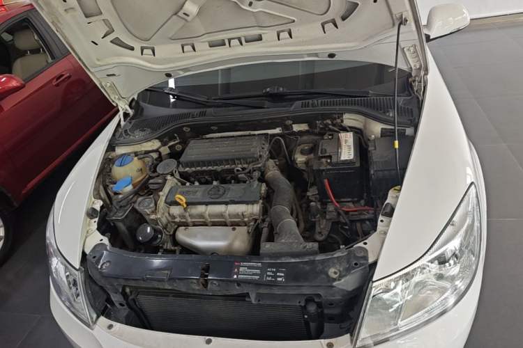Used Skoda Octavia 2015 Classic Model 1.6L Automatic Yijie Version Engine Bay