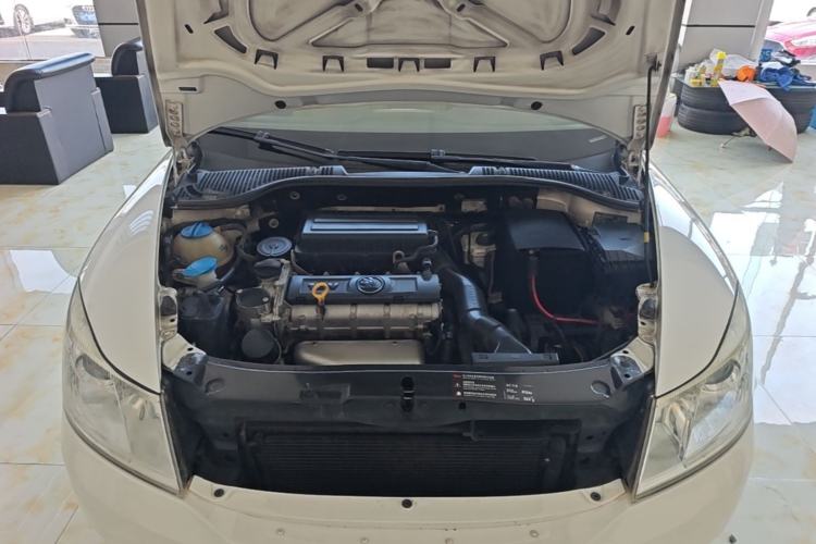 Used Skoda Octavia 2015 Classic Model 1.6L Automatic Yijie Version Engine Bay