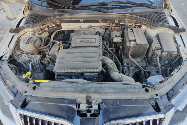 Used Skoda Octavia 2015 1.6L Automatic Yijun Edition Engine Bay