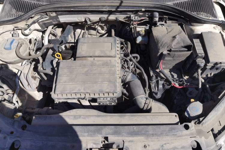 Used Skoda Octavia 2015 1.6L Automatic Yijun Edition Engine Bay