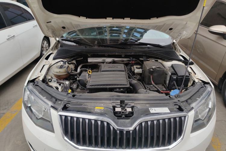 Used Skoda Octavia 2015 1.6L Automatic Yijie Edition Engine Bay