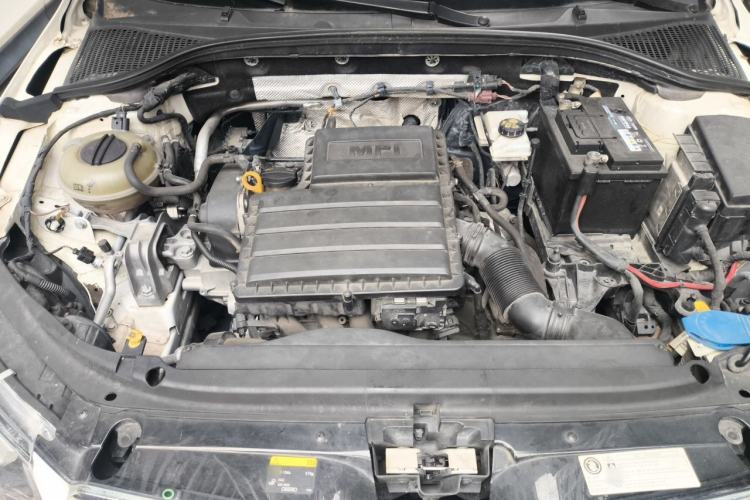 Used Skoda Octavia 2015 1.6L Automatic Yijie Edition Engine Bay