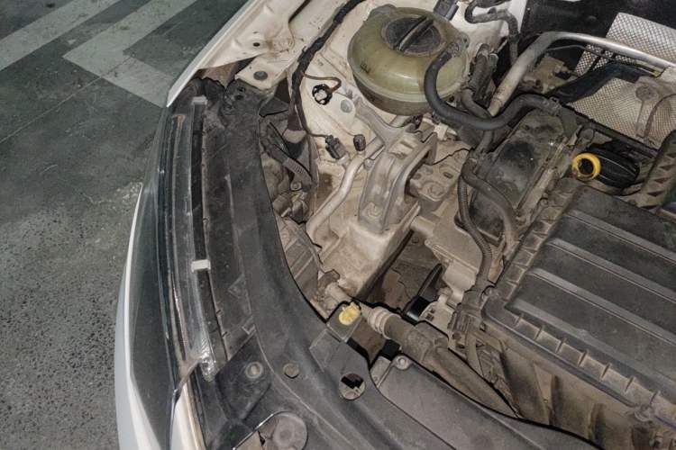 Used Skoda Octavia 2015 1.6L Automatic Yijun Edition Engine Bay Right