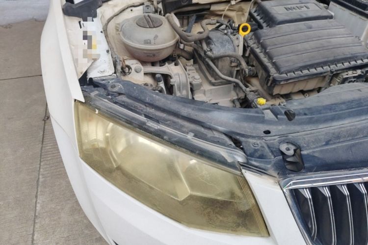 Used Skoda Octavia 2015 1.6L Manual Yijie Edition Engine Bay Right