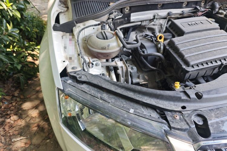 Used Skoda Octavia 2015 1.6L Automatic Yijie Edition Engine Bay Right