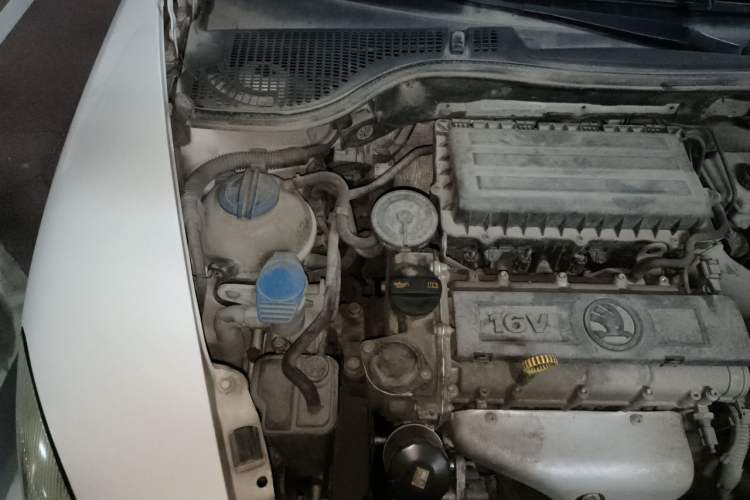 Used Skoda Octavia 2015 Classic Model 1.6L Automatic Elegance Edition Engine Bay Right