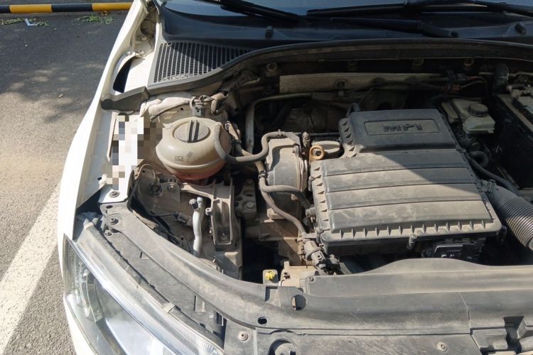Used Skoda Octavia 2015 1.6L Automatic Yijie Edition Engine Bay Right