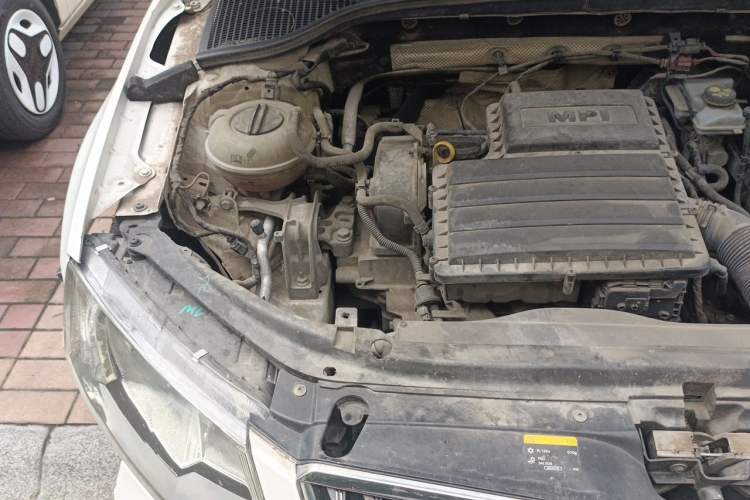 Used Skoda Octavia 2015 1.6L Automatic Yijie Edition Engine Bay Right