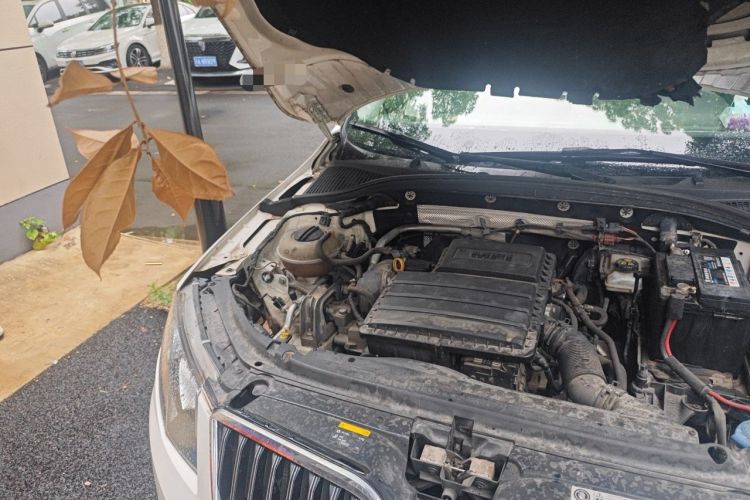 Used Skoda Octavia 2015 1.6L Automatic Yijie Edition Engine Bay Right