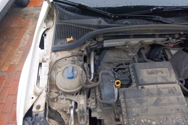 Used Skoda Octavia 2015 1.6L Automatic Yijun Edition Engine Bay Right