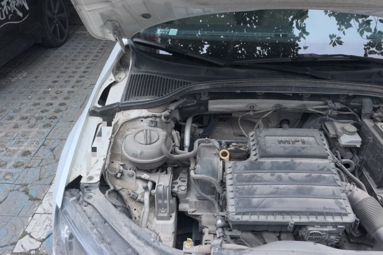 Used Skoda Octavia 2015 1.6L Automatic Yijun Edition Engine Bay Right