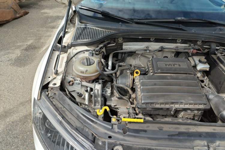 Used Skoda Octavia 2015 1.6L Manual Yijun Edition Engine Bay Right