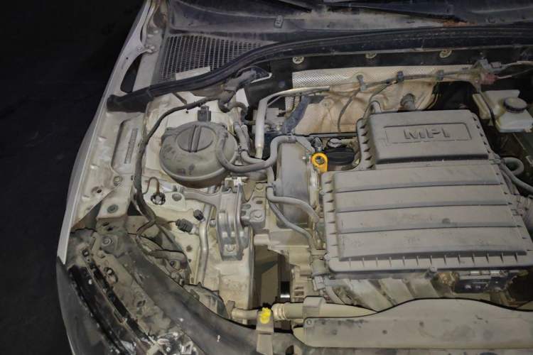 Used Skoda Octavia 2015 1.6L Manual Yijun Edition Engine Bay Right