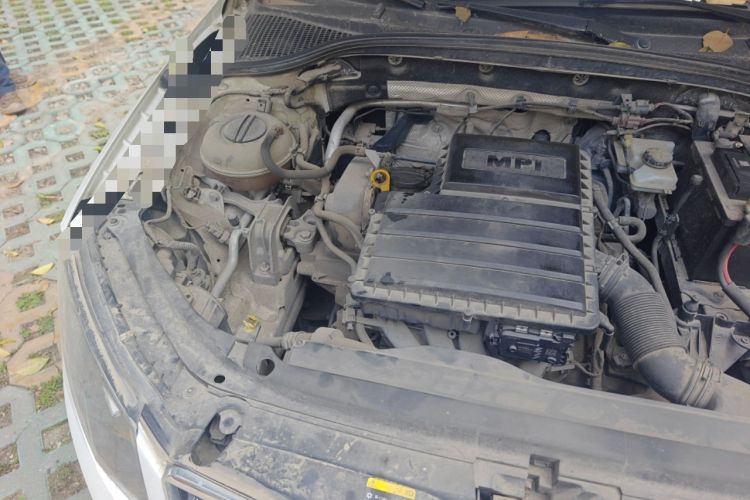 Used Skoda Octavia 2015 1.6L Automatic Yijie Edition Engine Bay Right