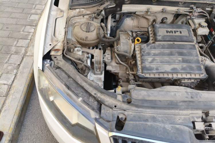 Used Skoda Octavia 2015 1.6L Automatic Yijie Edition Engine Bay Right