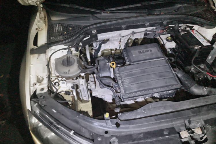 Used Skoda Octavia 2015 1.6L Automatic Yijie Edition Engine Bay Right