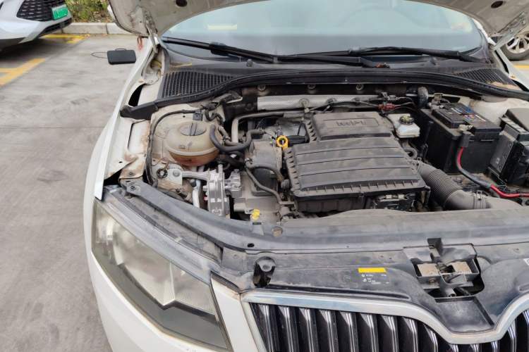 Used Skoda Octavia 2015 1.6L Automatic Yijie Edition Engine Bay Right