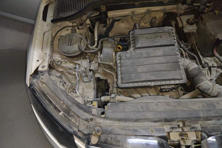 Used Skoda Octavia 2015 1.6L Manual Yijie Edition Engine Bay Right