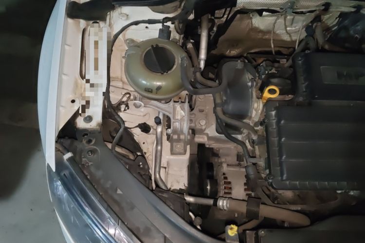 Used Skoda Octavia 2015 1.6L Automatic Yijun Edition Engine Bay Right