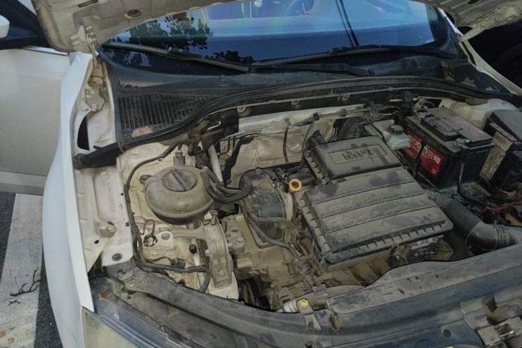 Used Skoda Octavia 2015 1.6L Automatic Yijie Edition Engine Bay Right