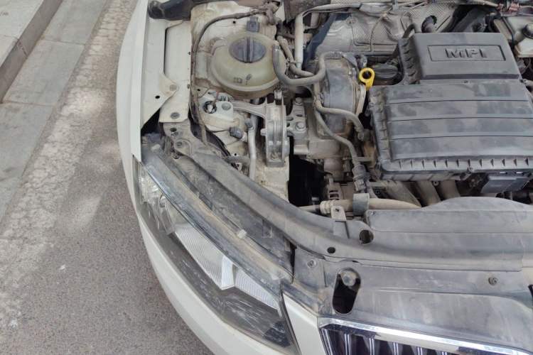 Used Skoda Octavia 2015 1.6L Automatic Yijun Edition Engine Bay Right
