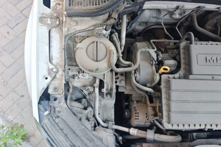 Used Skoda Octavia 2015 1.6L Manual Yijun Edition Engine Bay Right