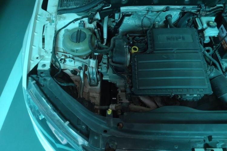 Used Skoda Octavia 2015 1.6L Automatic Yijie Edition Engine Bay Right