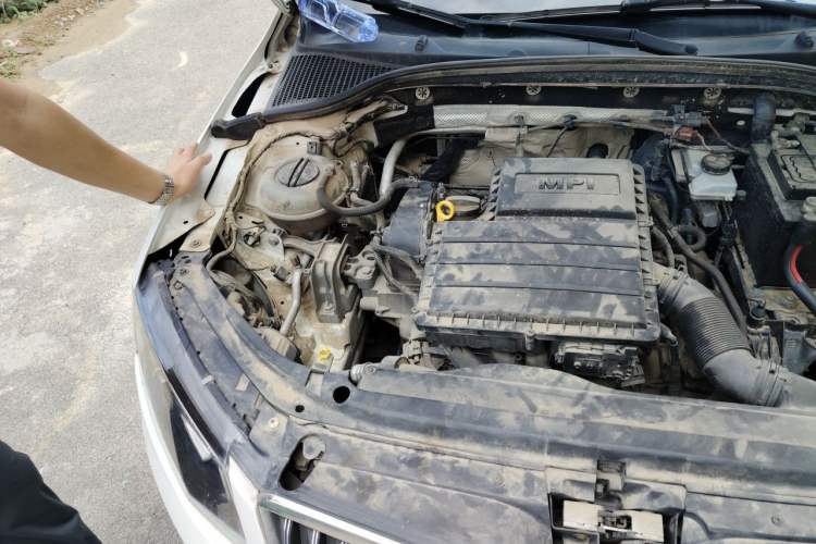 Used Skoda Octavia 2015 1.6L Automatic Yijun Edition Engine Bay Right
