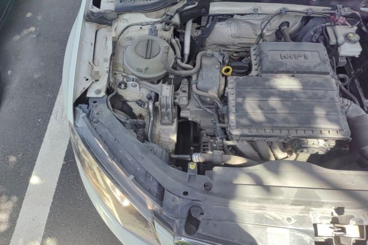 Used Skoda Octavia 2015 1.6L Automatic Yijie Edition Engine Bay Right