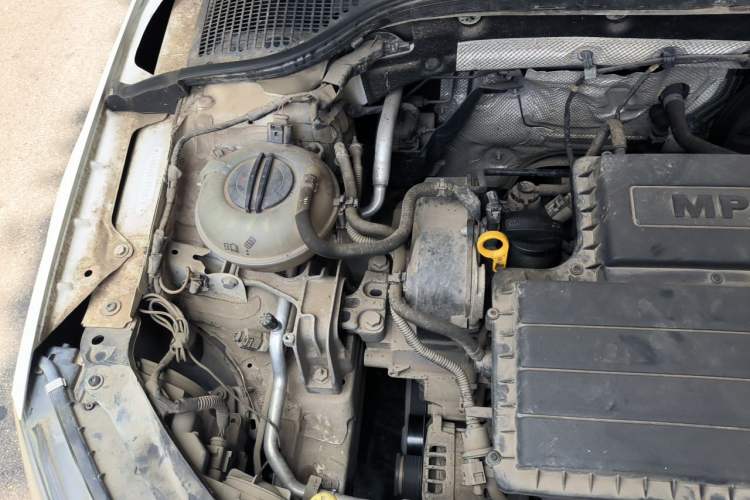 Used Skoda Octavia 2015 1.6L Manual Eado Edition Engine Bay Right