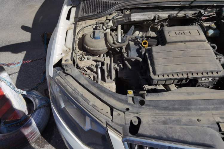 Used Skoda Octavia 2015 1.6L Automatic Yijun Edition Engine Bay Right